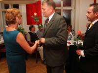 Überreichung der Blumen und Geschenke durch die Mitarbeiter
