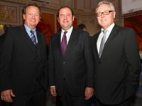 Chefredakteur Wolfgang Unterhuber, Vizekanzler Josef Pröll und WirtschaftsBlatt-Vorsitzender Hans Gasser.