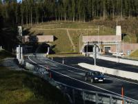 Weströhre Südportal, Ausfahrt aus dem Tunnel Richtung Linz